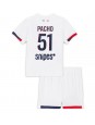 Billige Paris Saint-Germain Willian Pacho #51 Bortedraktsett Barn 2025-26 Kortermet (+ Korte bukser)